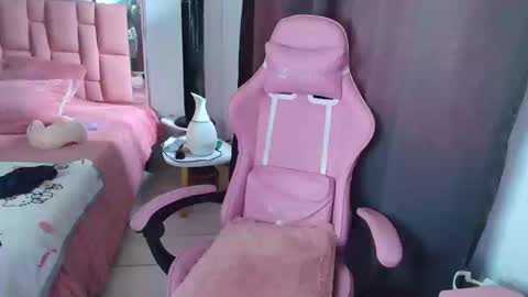 Snapshot of sweetlune chatting on 12/27/24, 04:43 SweetLune online show from 12/27/24, 04:43