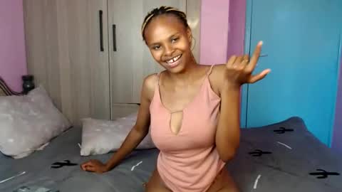 Snapshot of sweetly_diva chatting on 04/23/26, 12:29 Diva online show from 04/23/26, 12:29