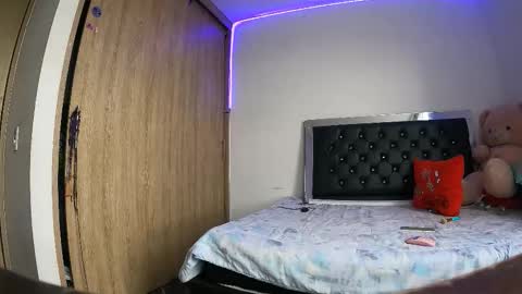 Snapshot of sweetmagic6 chatting on 12/19/25, 08:16 sweetmagic6 online show from 12/19/25, 08:16