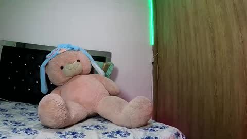 Snapshot of sweetmagic6 chatting on 01/06/26, 05:33 sweetmagic6 online show from 01/06/26, 05:33