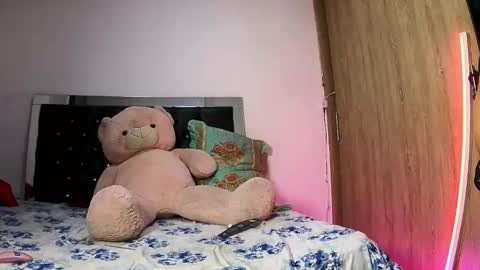 Snapshot of sweetmagic6 chatting on 01/15/26, 10:20 sweetmagic6 online show from 01/15/26, 10:20