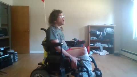 Snapshot of sweetman4u75 chatting on 10/08/25, 06:05 Sweet Man online show from 10/08/25, 06:05