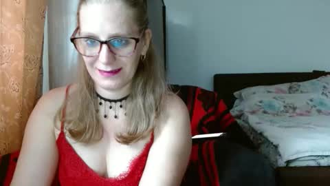 Snapshot of sweetmayaxoxo chatting on 10/28/25, 10:19 sweetmayaxoxo online show from 10/28/25, 10:19