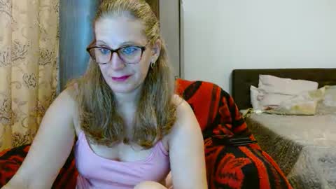 Snapshot of sweetmayaxoxo chatting on 11/09/25, 10:02 sweetmayaxoxo online show from 11/09/25, 10:02
