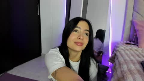 Snapshot of sweetmili133 chatting on 03/25/26, 09:04 sweetmili133 online show from 03/25/26, 09:04