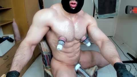 Snapshot of sweetmuscles_boy chatting on 02/14/26, 07:38 Lorenzo online show from 02/14/26, 07:38