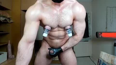 Snapshot of sweetmuscles_boy chatting on 02/20/26, 06:19 Lorenzo online show from 02/20/26, 06:19