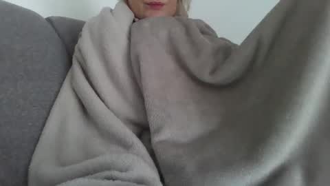 Snapshot of sweetmysteryofthenight chatting on 11/21/25, 12:04 Lil online show from 11/21/25, 12:04