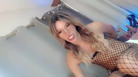 Snapshot of sweetnaughty_mia chatting on 07/18/26, 03:54 sweetnaughty_mia online show from 07/18/26, 03:54