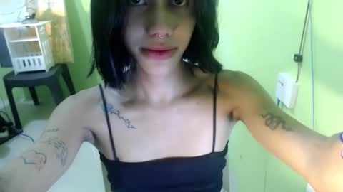 Snapshot of sweetnspisy69 chatting on 10/29/25, 04:42 Erica   online show from 10/29/25, 04:42