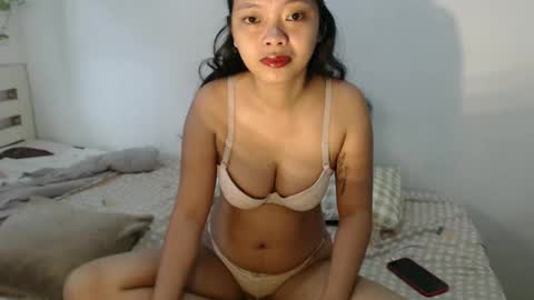 Snapshot of sweetpetitedates chatting on 12/29/24, 03:33 Agathababes online show from 12/29/24, 03:33