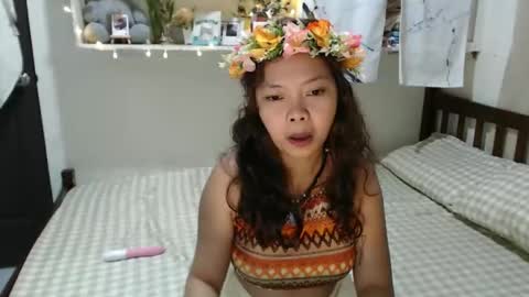 Snapshot of sweetpetitedates chatting on 10/13/25, 11:32 Agathababes online show from 10/13/25, 11:32