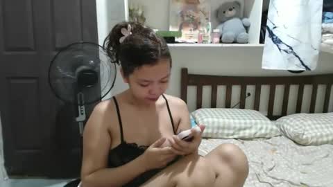 Snapshot of sweetpetitedates chatting on 03/26/26, 08:42 Agathababes online show from 03/26/26, 08:42