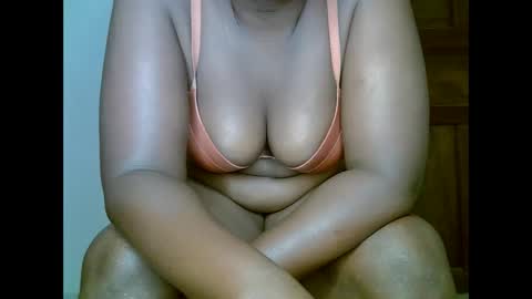 Snapshot of sweetrenne chatting on 02/19/25, 02:12 sweetrenne online show from 02/19/25, 02:12