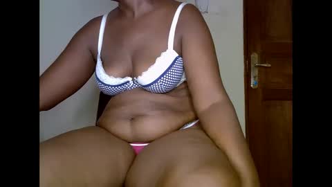 Snapshot of sweetrenne chatting on 03/10/25, 01:12 sweetrenne online show from 03/10/25, 01:12