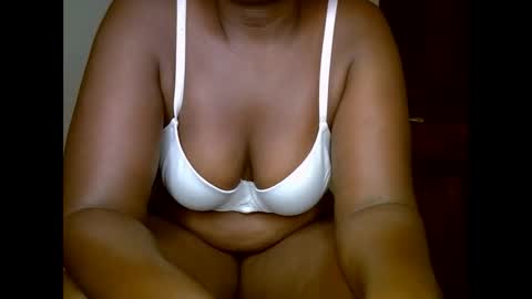 Snapshot of sweetrenne chatting on 03/11/25, 12:33 sweetrenne online show from 03/11/25, 12:33