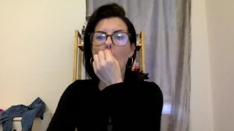 Snapshot of sweetriddance chatting on 11/22/25, 02:16 sweetriddance online show from 11/22/25, 02:16