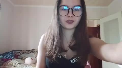 Snapshot of sweetrosalie_ chatting on 05/14/26, 07:15 Rose online show from 05/14/26, 07:15