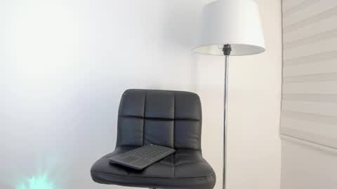 Snapshot of sweetsalice__ chatting on 12/06/24, 02:02  Alice Woolridge  online show from 12/06/24, 02:02