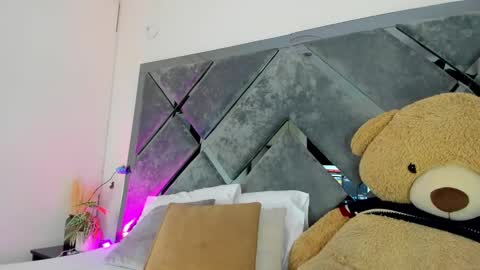 sweetsalome_01 online show from 10/24/25, 12:01