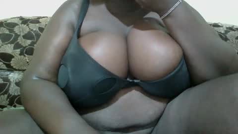 Snapshot of sweetsensationtee chatting on 02/12/26, 09:59 sweetsensation online show from 02/12/26, 09:59