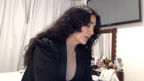 Snapshot of sweetsmile28 chatting on 02/09/26, 12:03 Dianis online show from 02/09/26, 12:03