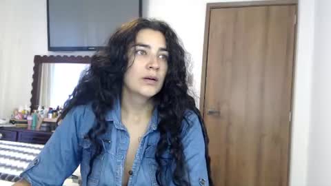 Snapshot of sweetsmile28 chatting on 07/05/26, 11:17 Dianis online show from 07/05/26, 11:17