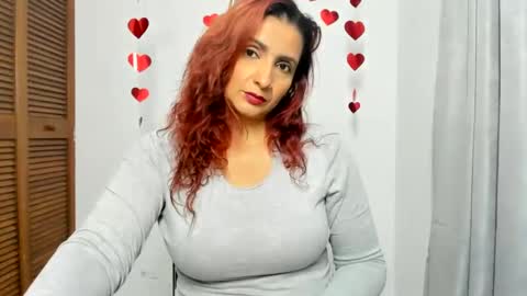 Snapshot of sweetsofia5 chatting on 12/23/24, 04:44 Sofia online show from 12/23/24, 04:44