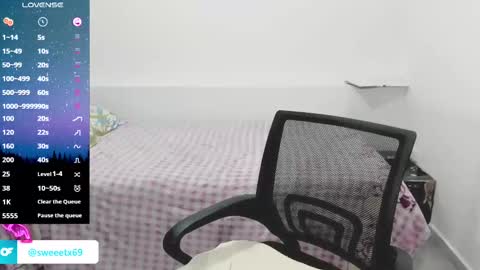 Snapshot of sweetsquirtx23 chatting on 01/03/25, 03:49 lili online show from 01/03/25, 03:49