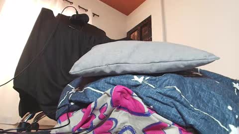 dulce online show from 10/24/25, 02:57