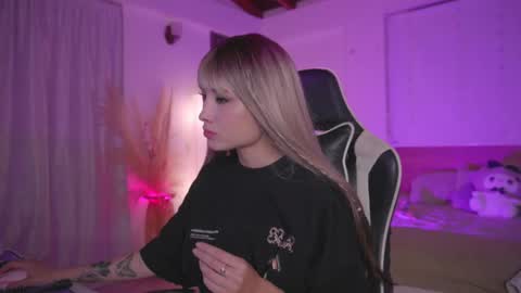 Cat independent model  online show from 03/02/25, 07:32