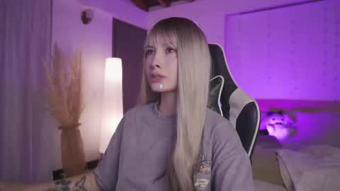 Cat independent model  online show from 03/07/25, 06:46