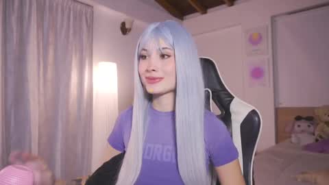 Cat independent model  online show from 09/13/25, 01:27