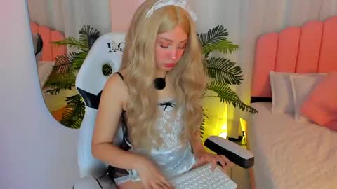 sweett_fire online show from 04/23/26, 05:37