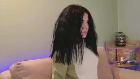 Snapshot of sweett_petite chatting on 07/24/26, 01:31 online show from 07/24/26, 01:31