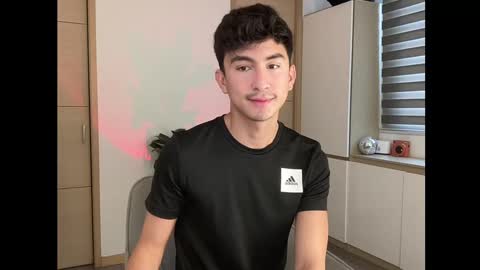 Snapshot of sweettaaron chatting on 10/07/25, 05:43 Andy online show from 10/07/25, 05:43