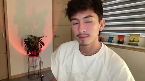 Snapshot of sweettaaron chatting on 10/17/25, 06:32 Andy online show from 10/17/25, 06:32