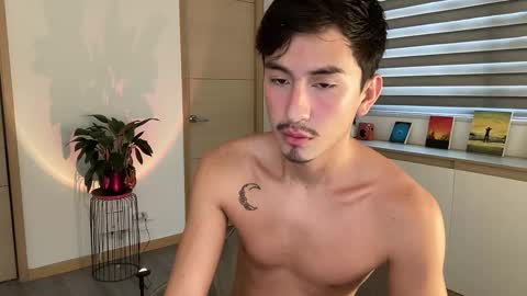 Snapshot of sweettaaron chatting on 10/18/25, 05:35 Andy online show from 10/18/25, 05:35