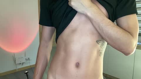 Snapshot of sweettaaron chatting on 11/10/25, 05:45 Andy online show from 11/10/25, 05:45