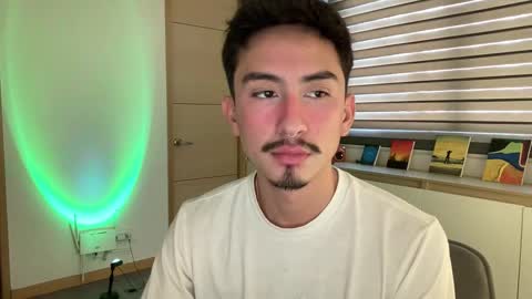 Snapshot of sweettaaron chatting on 11/18/25, 05:17 Andy online show from 11/18/25, 05:17