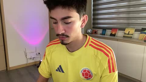 Snapshot of sweettaaron chatting on 11/25/25, 06:19 Andy online show from 11/25/25, 06:19