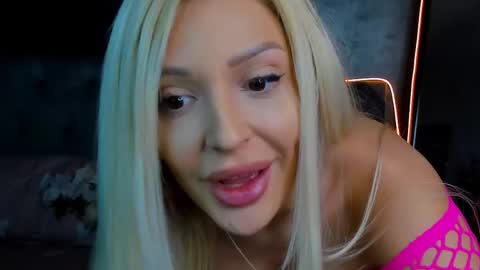 Snapshot of sweettheaa_ chatting on 10/12/25, 07:02 Jessica online show from 10/12/25, 07:02