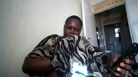 Snapshot of sweetthick_2 chatting on 05/03/26, 01:17 PEACHES online show from 05/03/26, 01:17