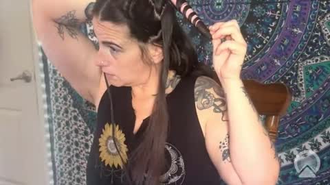 sweettreatz26 online show from 05/18/26, 04:13