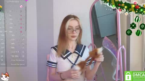 Snapshot of sweetuniporn chatting on 01/06/25, 08:35 Elis a little vacation Ill be here Saturday my schedules in bio online show from 01/06/25, 08:35
