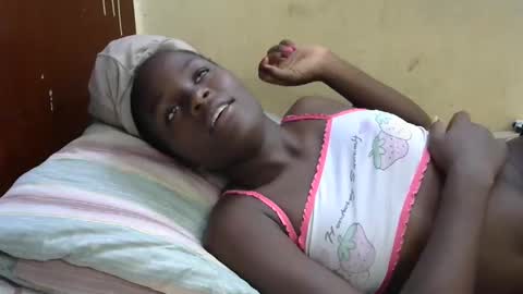 Snapshot of sweetvallerie chatting on 02/03/25, 12:03 sweetvallerie online show from 02/03/25, 12:03