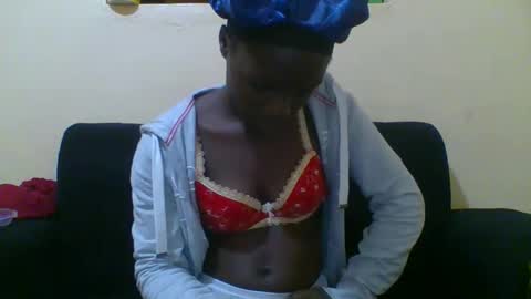 Snapshot of sweetvallerie chatting on 10/27/25, 06:45 sweetvallerie online show from 10/27/25, 06:45