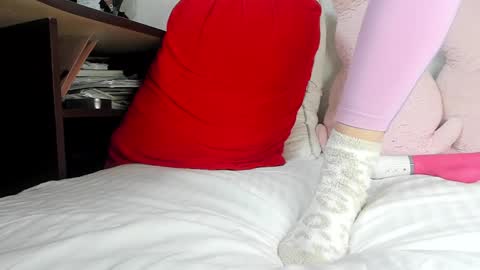 Snapshot of sweety_cum chatting on 01/12/25, 05:11 Mia online show from 01/12/25, 05:11