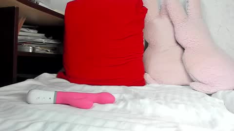 Snapshot of sweety_cum chatting on 01/20/25, 12:15 Mia online show from 01/20/25, 12:15