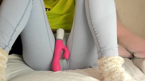 Snapshot of sweety_cum chatting on 01/21/25, 11:24 Mia online show from 01/21/25, 11:24